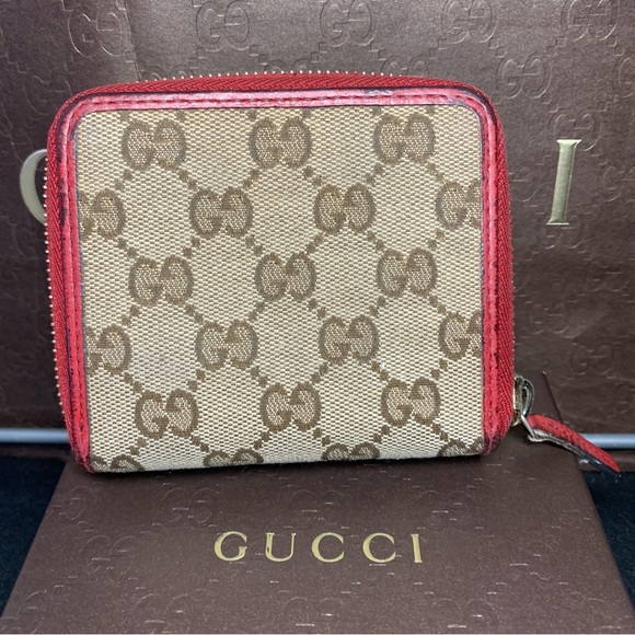 Final Price Drop! Authentic Pre owned Vintage Gucci Wallet - Picture 5 of 14